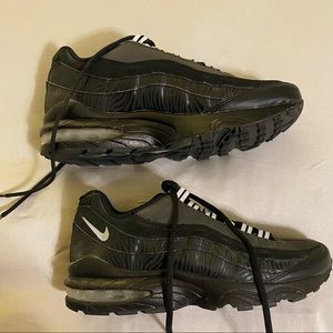 Worn twice! Nike Air Max 95 GS (Black Zebra) size Youth 6/Womens 8 Equivalent
